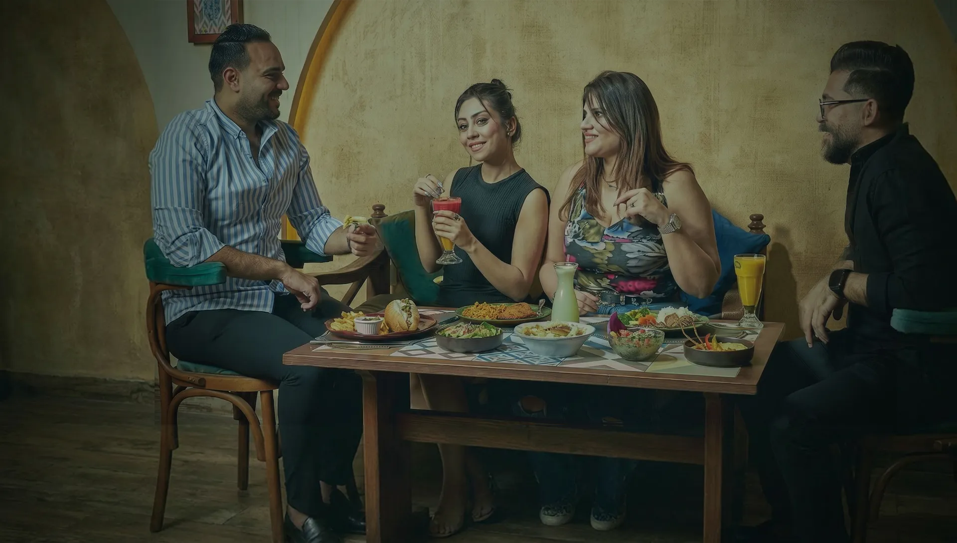ghosoon-home-hero-dining